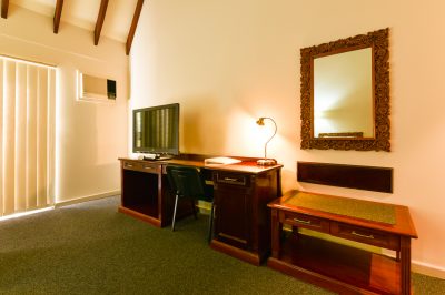 Deluxe Room Desk